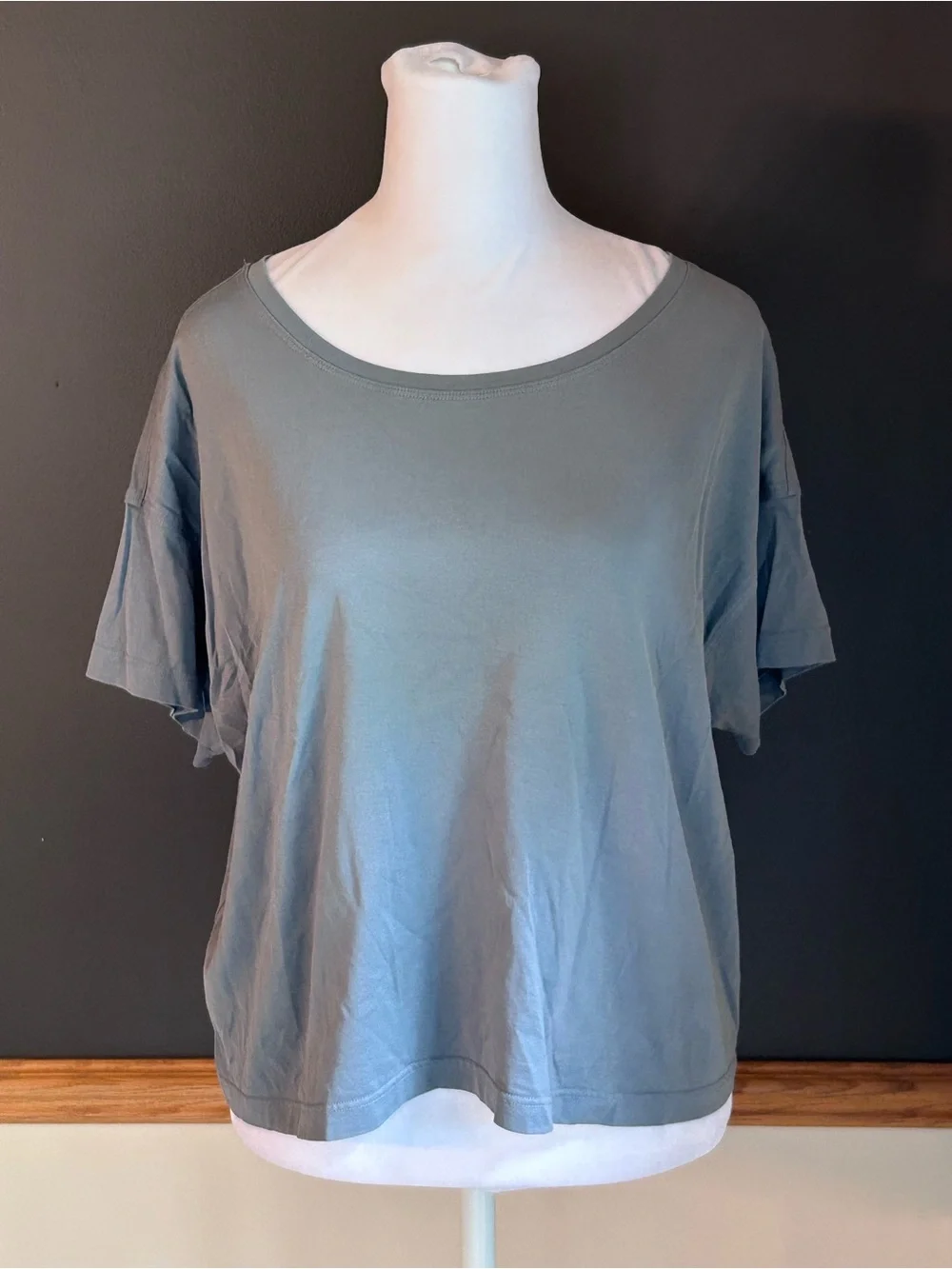 Lululemon Abrasion-Resistant Training T-Shirt Short Sleeve Concrete Blue Crop 10 - Picture 1 of 5